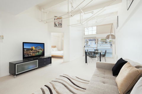 Waterfront Apartment On Sydney Harbour - Accommodation Gladstone 1