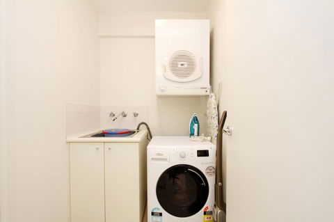 Waterfront Apartment On Sydney Harbour - Accommodation Gladstone 9