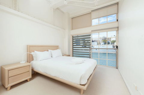 Waterfront Apartment On Sydney Harbour - Accommodation Gladstone 0