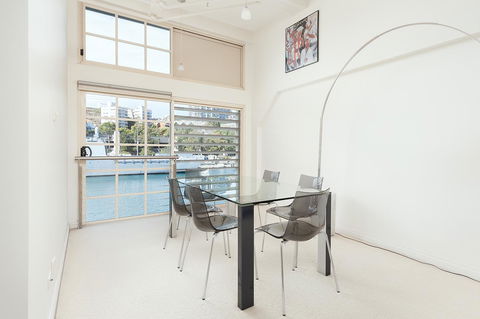 Waterfront Apartment On Sydney Harbour - Accommodation Gladstone 2