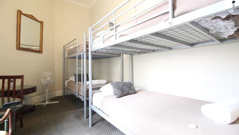 Woolbrokers Hotel - Accommodation Gladstone 2