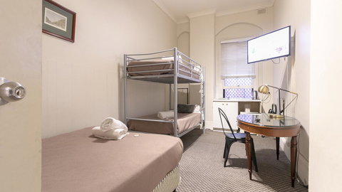 Woolbrokers Hotel - Accommodation Gladstone 4