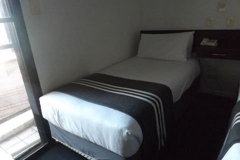 Hotel Hacienda - Accommodation Gladstone 16