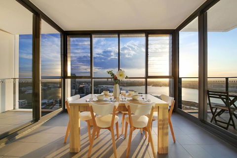 Stunning Sunset Water View 2BEDs On High Rises - Accommodation Gladstone 15