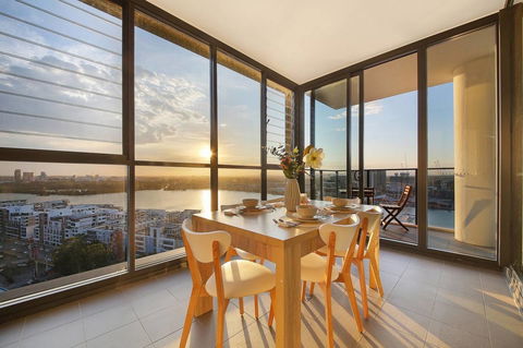 Stunning Sunset Water View 2BEDs On High Rises - Accommodation Gladstone 0