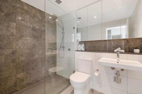 Stunning Sunset Water View 2BEDs On High Rises - Accommodation Gladstone 14