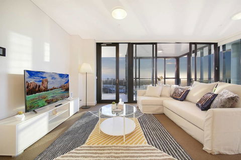 Stunning Sunset Water View 2BEDs On High Rises - Accommodation Gladstone 5