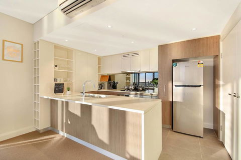 Stunning Sunset Water View 2BEDs On High Rises - Accommodation Gladstone 8