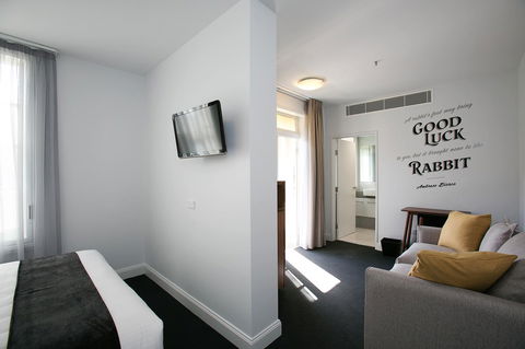 The Lucky Hotel - Accommodation Gladstone 29