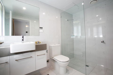 The Lucky Hotel - Accommodation Gladstone 30