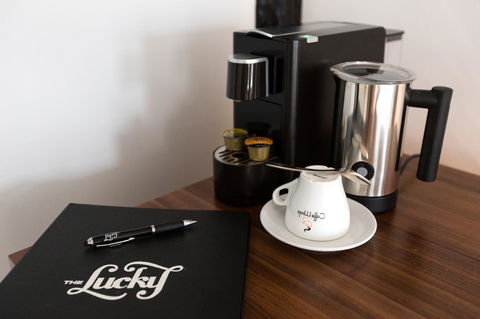 The Lucky Hotel - Accommodation Gladstone 9