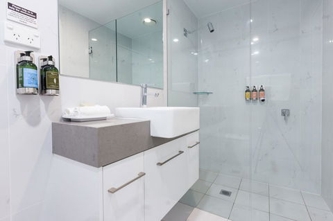 The Lucky Hotel - Accommodation Gladstone 21