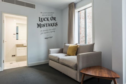 The Lucky Hotel - Accommodation Gladstone 23