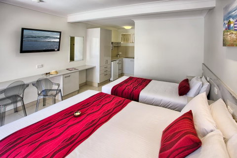 Hibiscus Motel - Accommodation Gladstone 0