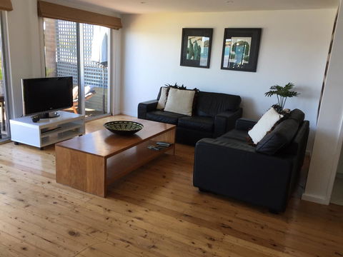 Swan Bay Hideaway - Accommodation Gladstone 16