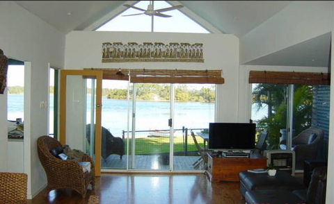 Swan Bay Hideaway - Accommodation Gladstone 12