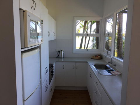 Swan Bay Hideaway - Accommodation Gladstone 4