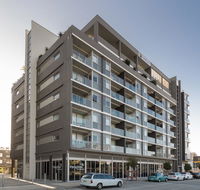 Honeysuckle Executive Apartments - Accommodation Gladstone