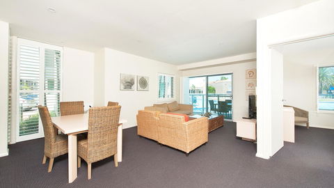 Pacific Blue, Salamander Bay - Accommodation Gladstone 35