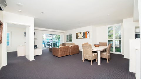 Pacific Blue, Salamander Bay - Accommodation Gladstone 1