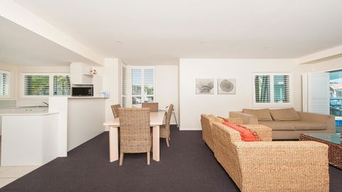 Pacific Blue, Salamander Bay - Accommodation Gladstone 33