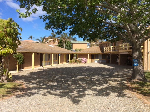Como Lodge - Accommodation Gladstone 8