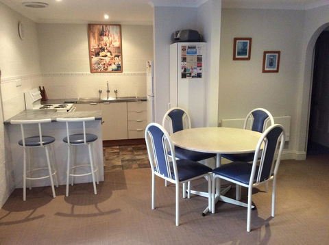 Como Lodge - Accommodation Gladstone 11