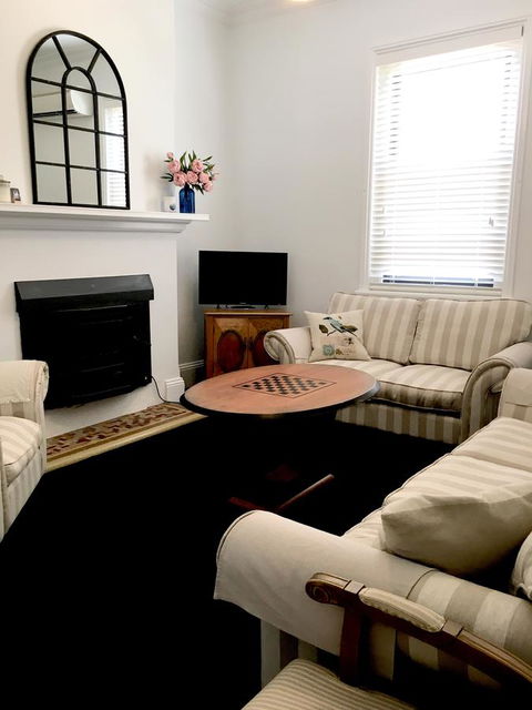 99 Hill Street Apartments - Accommodation Gladstone 4