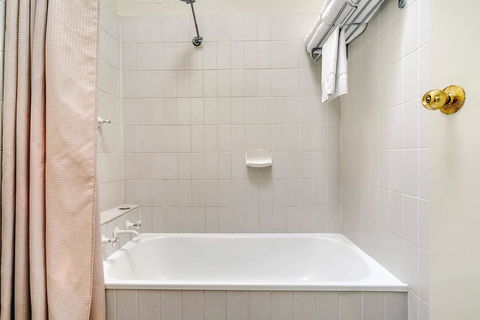 Prince Of Wales Hotel - Accommodation Gladstone 4