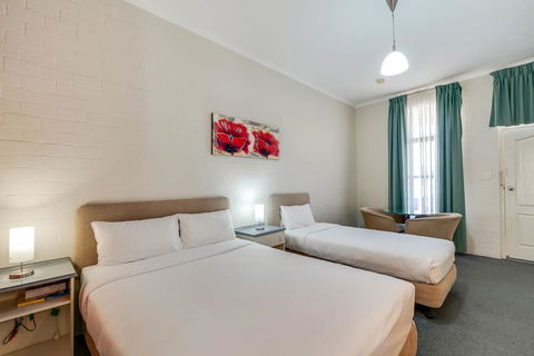 Prince Of Wales Hotel - Accommodation Gladstone 40