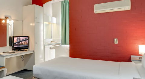 Prince Of Wales Hotel - Accommodation Gladstone 1