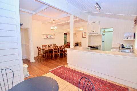 Dangal Gardens - Accommodation Gladstone 14