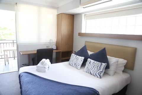 The Blenheim - Accommodation Gladstone 2