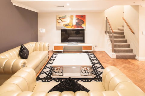 Seasons Harbour Plaza - Accommodation Gladstone 4