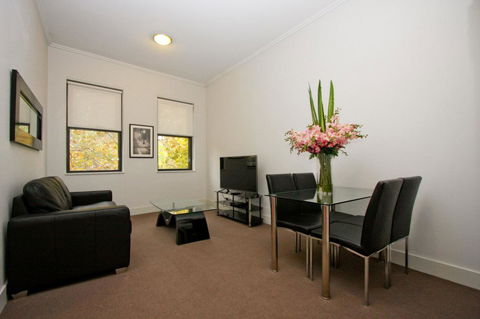 The Star Apartments - Accommodation Gladstone 0