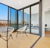 Brand New 3 Bedrooms Apt with Waterfront View - Accommodation Gladstone