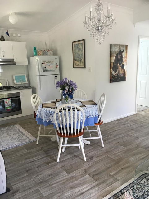 The Best Exotic Magnolia Cottage - Accommodation Gladstone 6