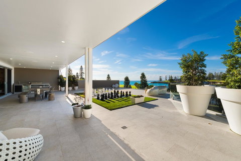 Belle Vue- Penthouse At Black Beach - Accommodation Gladstone 2