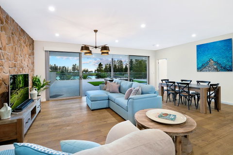 Belle Vue- Penthouse At Black Beach - Accommodation Gladstone 5