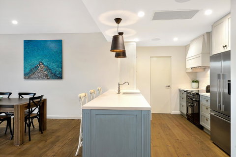 Belle Vue- Penthouse At Black Beach - Accommodation Gladstone 6