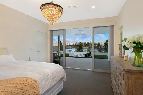 Belle Vue- Penthouse At Black Beach - Accommodation Gladstone 11