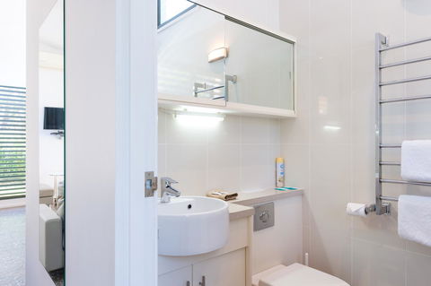 By The Beach B&B Self Contained Apartments - Accommodation Gladstone 12