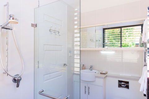 By The Beach B&B Self Contained Apartments - Accommodation Gladstone 10
