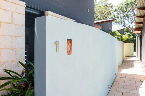By The Beach B&B Self Contained Apartments - Accommodation Gladstone 5