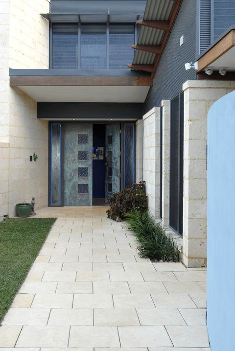 By The Beach B&B Self Contained Apartments - Accommodation Gladstone 4