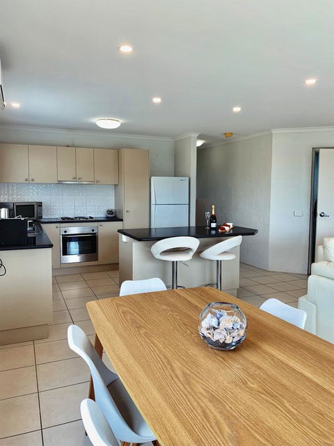Seachange 3 - Accommodation Gladstone 4