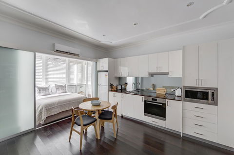 Regents Court Sydney - Accommodation Gladstone 13