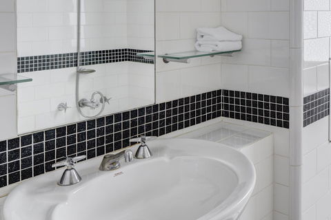 Regents Court Sydney - Accommodation Gladstone 33