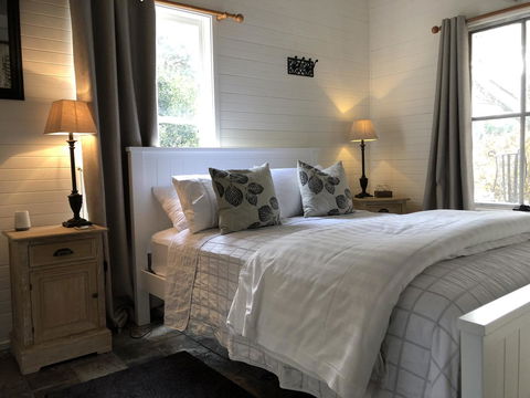Arcadia - The Barn Cottage & Rosehill Cottage - Accommodation Gladstone 3