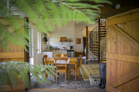 Arcadia - The Barn Cottage & Rosehill Cottage - Accommodation Gladstone 9